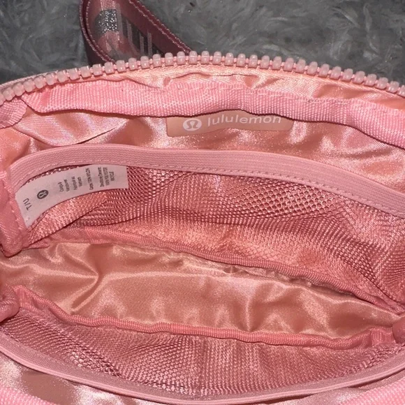 Lululemon Light Pink Everywhere Belt Bag NEW - Picture 5 of 5